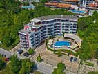 Royal Cove Residence, Kavarna